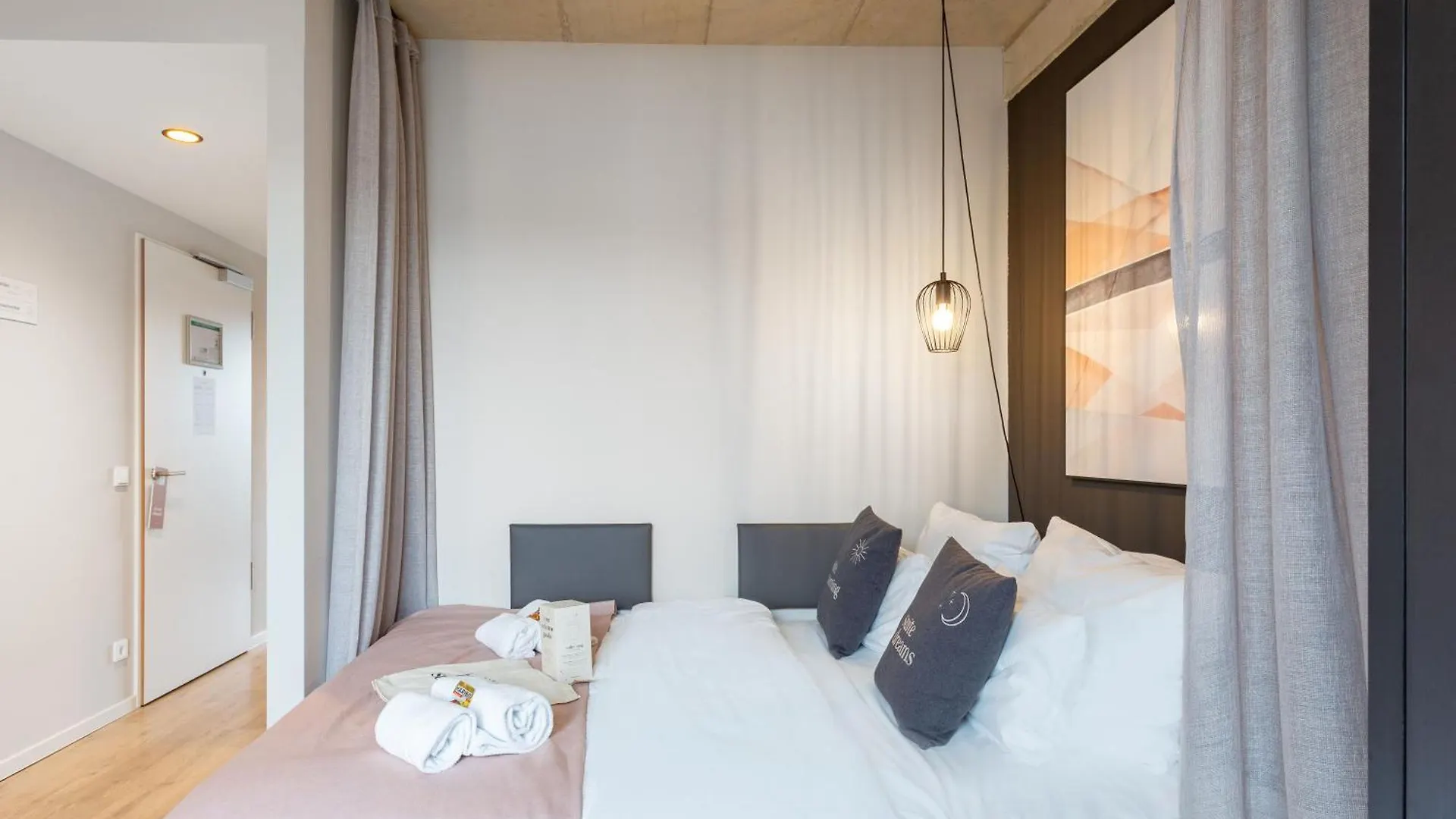 Aparthotel Limehome Duesseldorf Stresemannstrasse - Digital Access